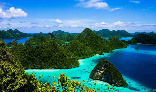 Small islands water trees foreground free wallpaper - medium preview image
