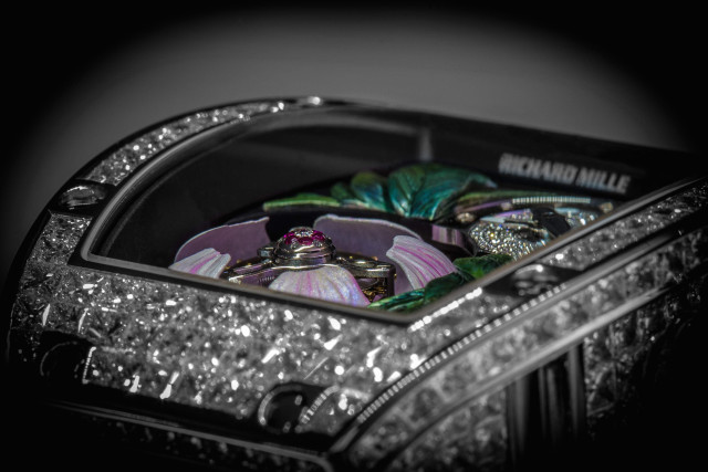 Diamond watch case band wrist free wallpaper - medium preview image