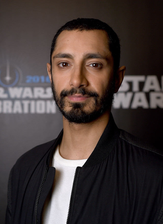 Bearded man red carpet star free wallpaper - medium preview image
