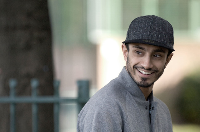 Man hat smiling camera tree free wallpaper - medium preview image