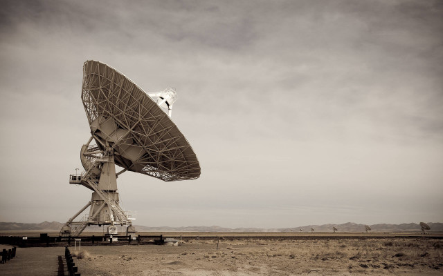 Satellite dish desert plain sky free wallpaper - medium preview image