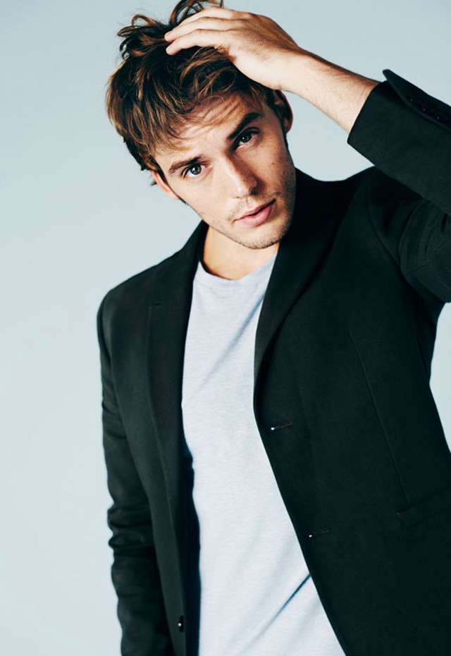 Man suit white shirt posing free wallpaper - medium preview image