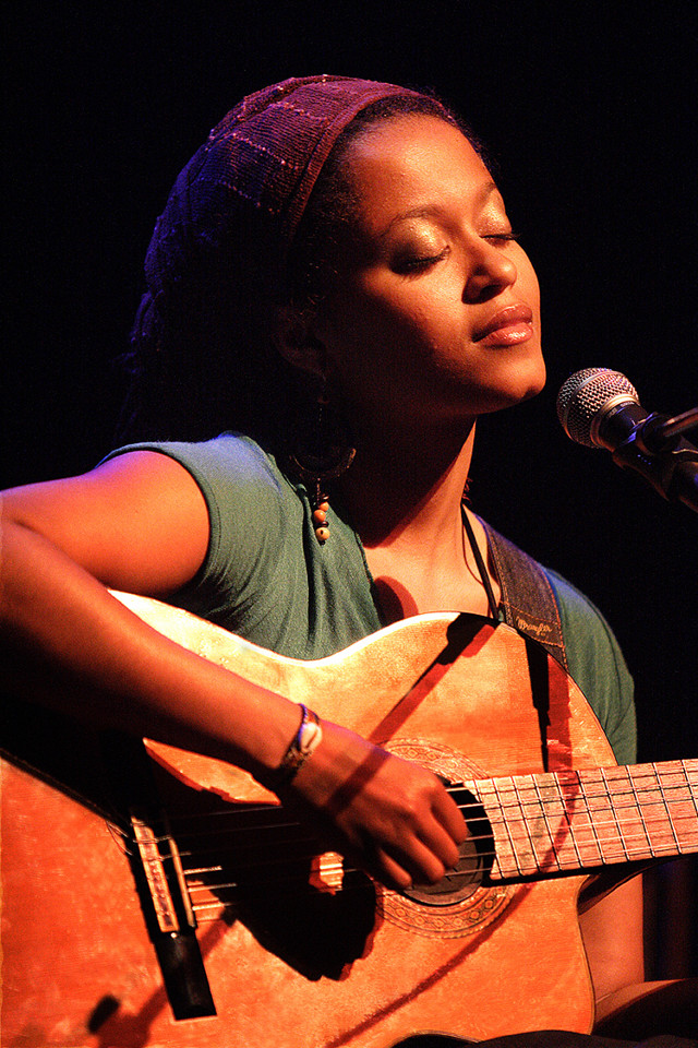 Woman guitar microphone performance singing free wallpaper - medium preview image