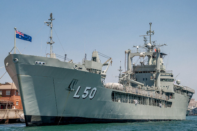 Large gray ship dock flag free wallpaper - medium preview image