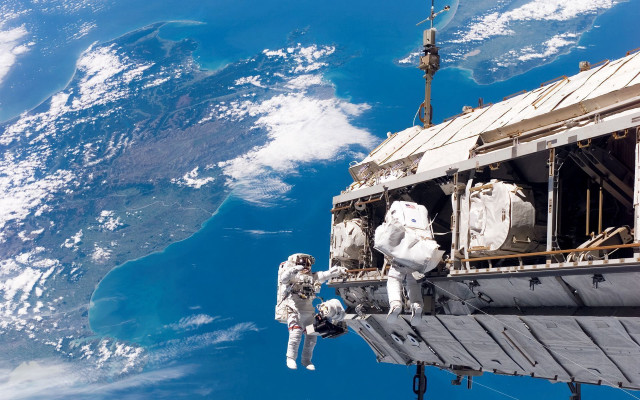 Astronaut space station earth atmosphere free wallpaper - medium preview image