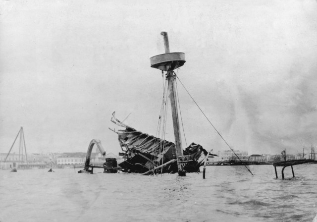 Boat dock crane berlin secession free wallpaper - medium preview image