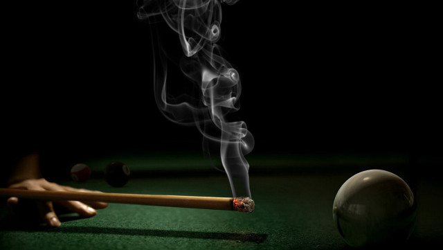 Smoke match green tablecloth ball free wallpaper - medium preview image