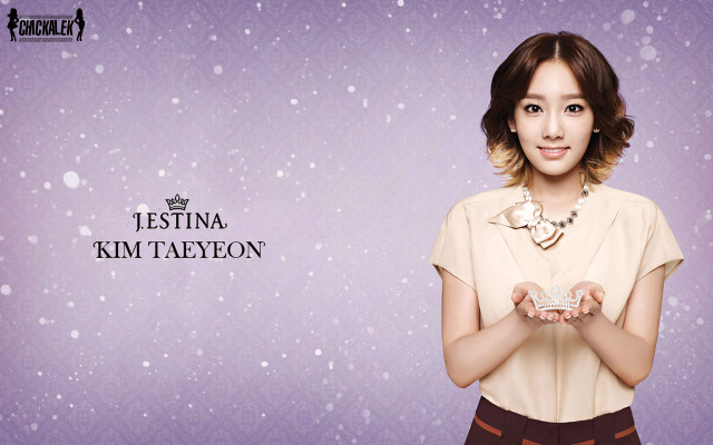 Woman holding food necklace crown free wallpaper - medium preview image
