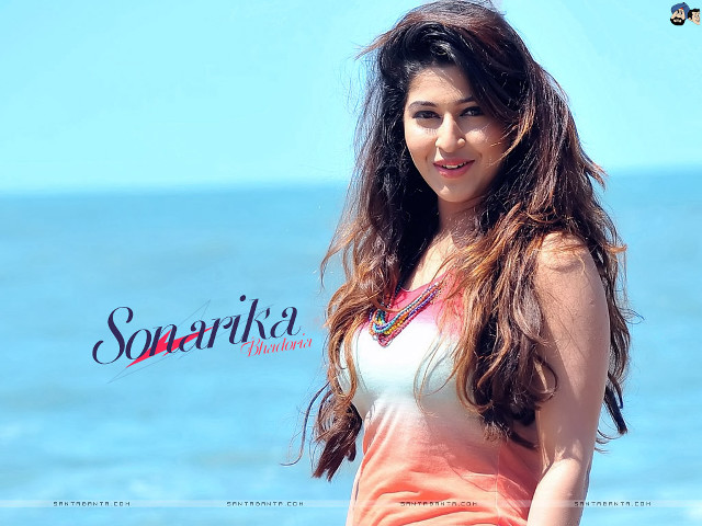 Woman beach ocean smile necklace free wallpaper - medium preview image