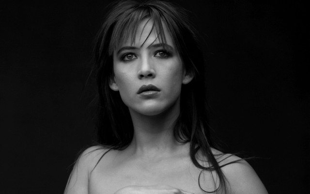 Woman towel posing black white free wallpaper - medium preview image