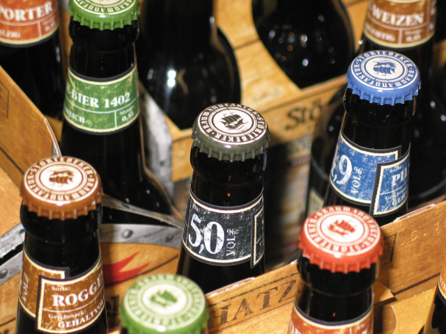 Beer bottles crate table background free wallpaper - medium preview image