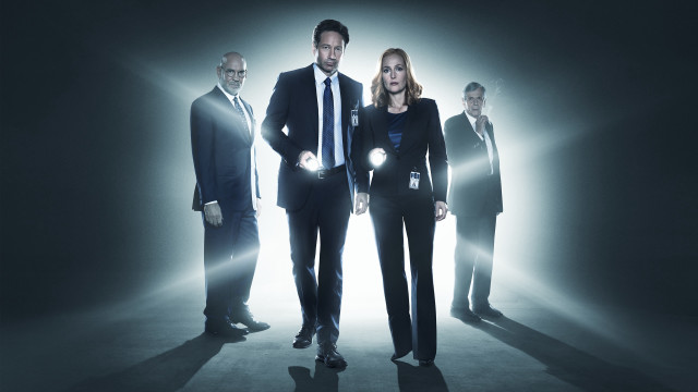 Group people dark room lights free wallpaper - medium preview image