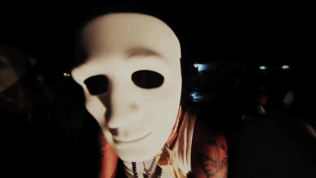 Person mask necklace image free wallpaper - medium preview image