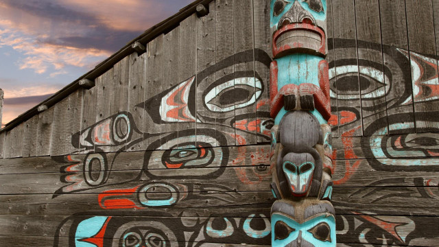 Totem painted building sky background free wallpaper - medium preview image