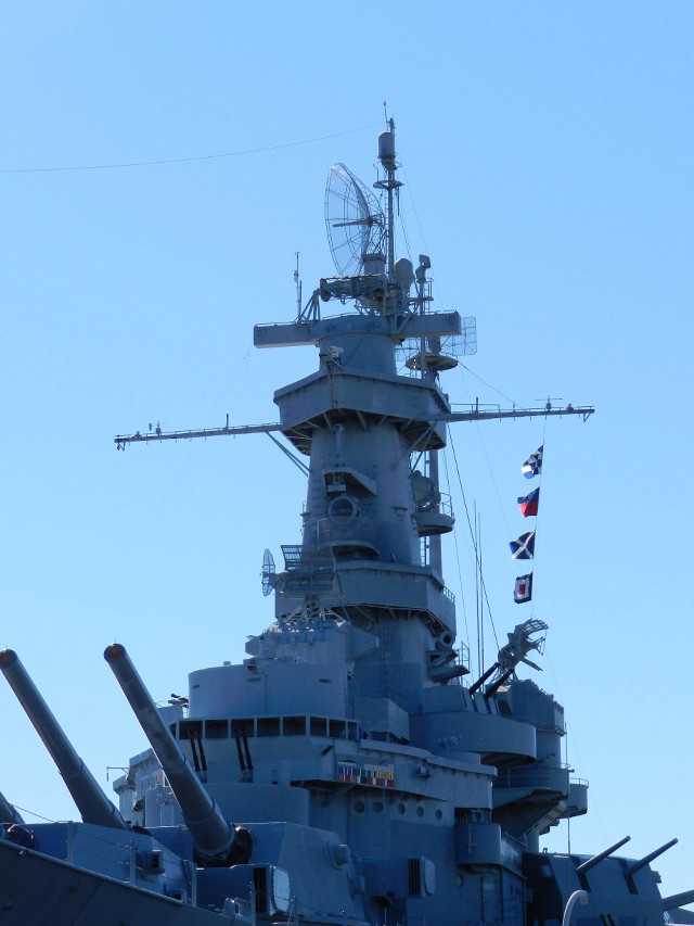 Large battleship guns flag flying free wallpaper - medium preview image
