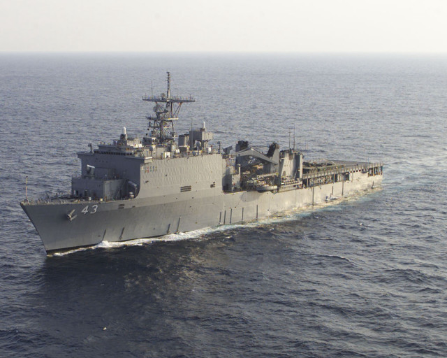 Large gray ship ocean surrounded free wallpaper - medium preview image