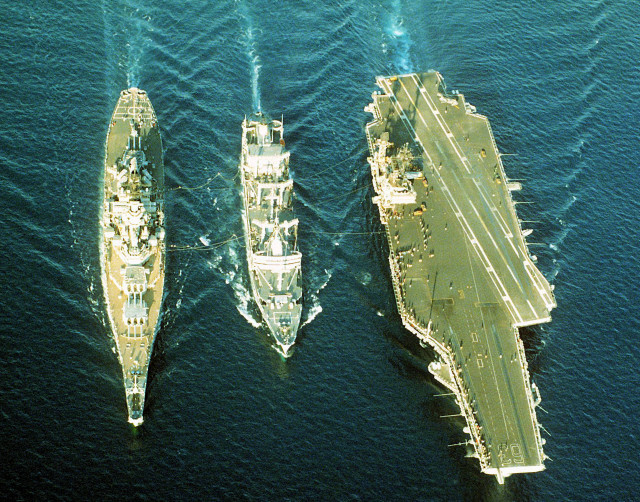 Three ships in the water free wallpaper - medium preview image