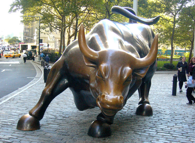 Statue bull brick sidewalk city free wallpaper - medium preview image
