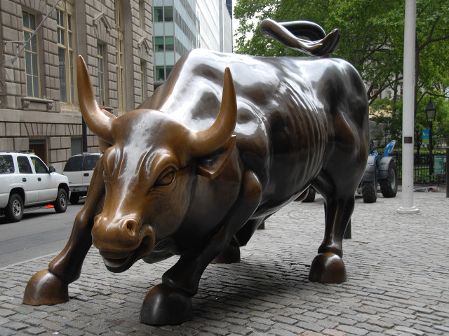 Bull statue brick sidewalk city #2 free wallpaper - medium preview image