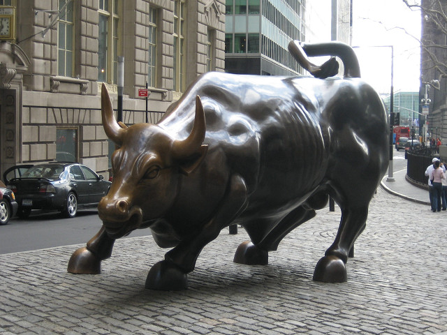Statue bull brick sidewalk city #2 free wallpaper - medium preview image