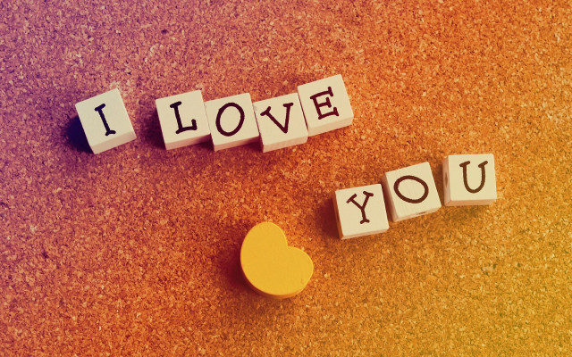 Love blocks heart yellow middle free wallpaper - medium preview image