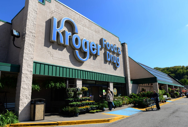 Kroger food store man woman free wallpaper - medium preview image