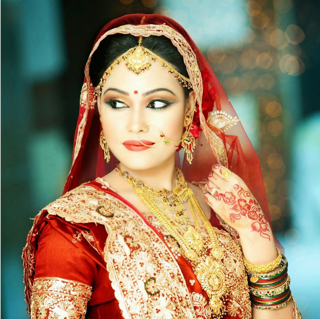 Woman red gold bridal outfit #6 free wallpaper - medium preview image