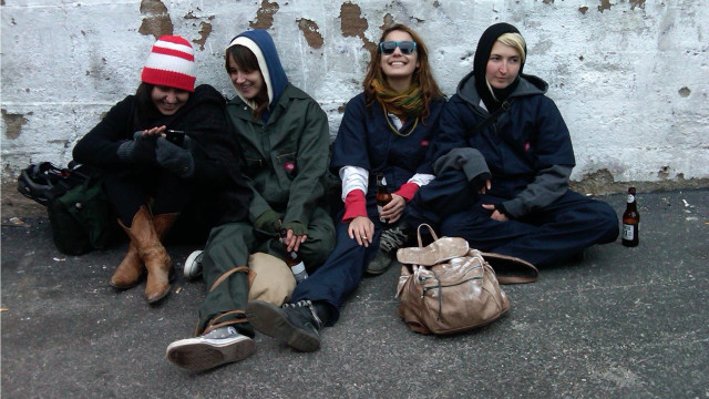 Three people dog purse beer free wallpaper - medium preview image