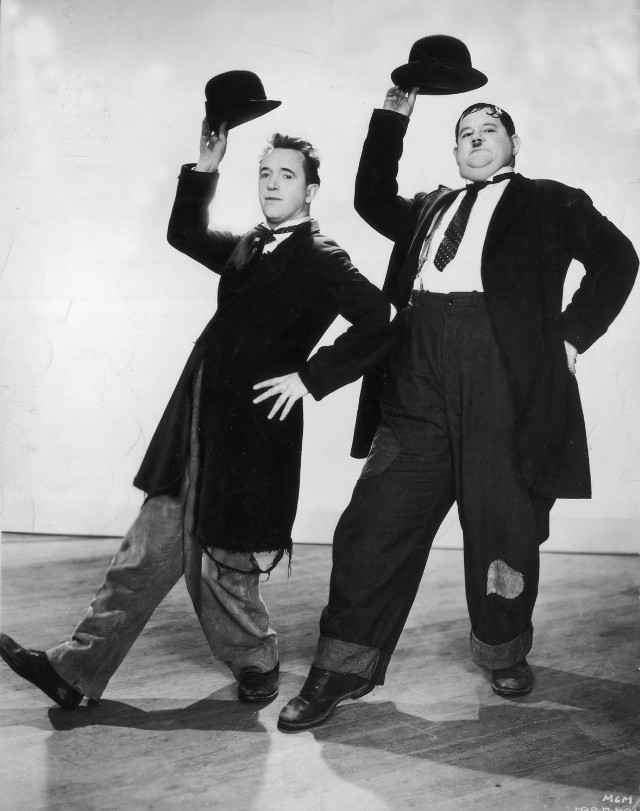 Two men suits hats posing #2 free wallpaper - medium preview image