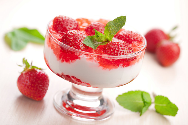 Strawberry dessert table mint flowers free wallpaper - medium preview image