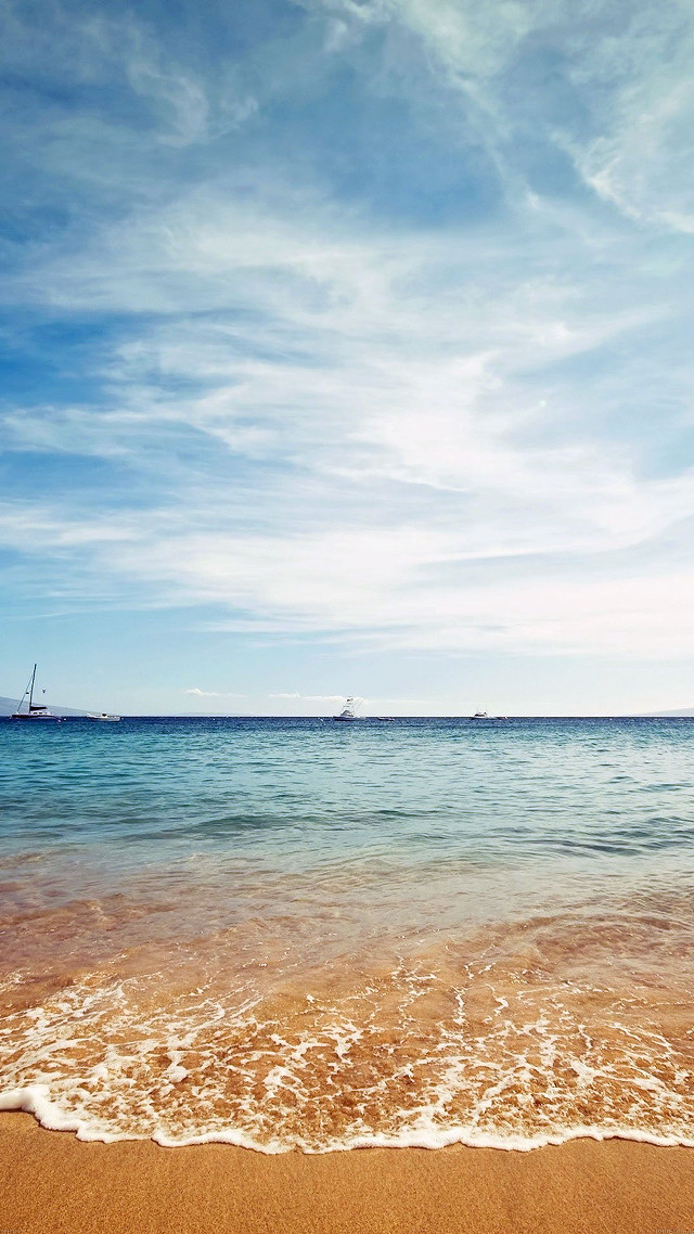Beach boat blue sky white free wallpaper - medium preview image