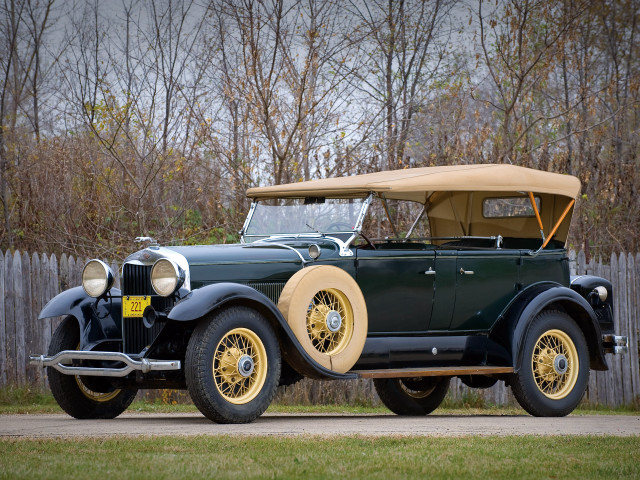 Old model car autumn nature free wallpaper - medium preview image
