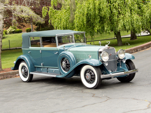 Old model car parked tree free wallpaper - medium preview image