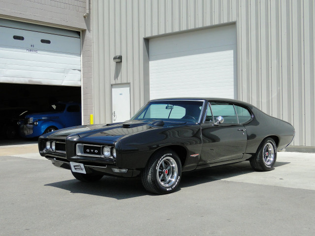 Black muscle car garage blue free wallpaper - medium preview image