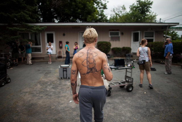 Man back tattoo house group free wallpaper - medium preview image