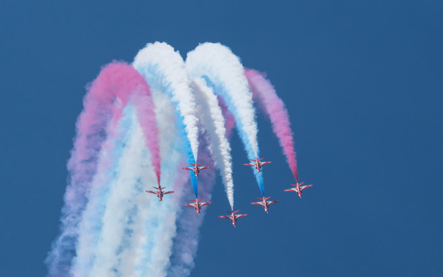 Four airplanes flying formation colored free wallpaper - medium preview image