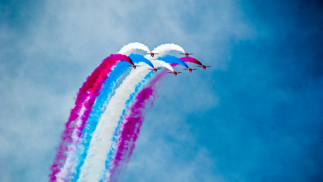 Four airplanes formation colored smoke free wallpaper - medium preview image