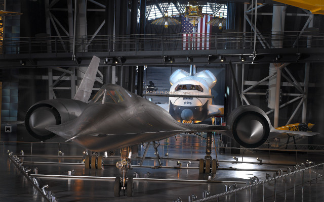 Jet museum display window flag #2 free wallpaper - medium preview image
