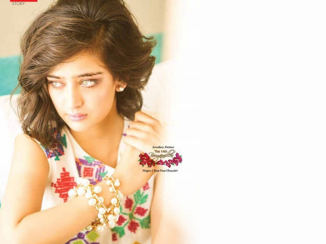 Woman bracelet hand wrist accessories free wallpaper - medium preview image