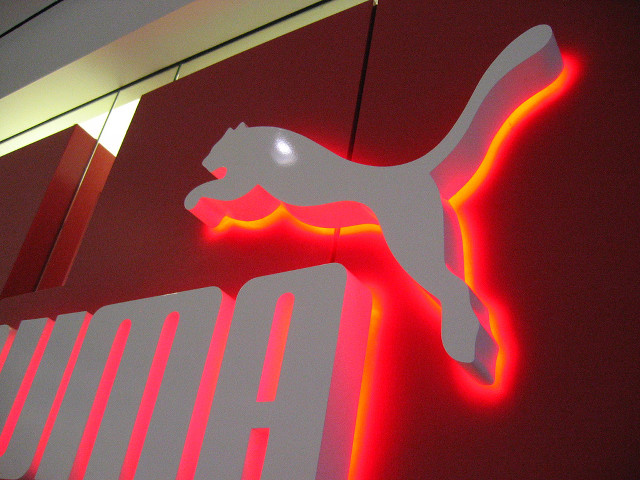 Neon sign cat building side free wallpaper - medium preview image