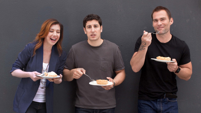 Three people eating food plates free wallpaper - medium preview image