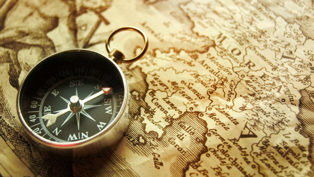 Compass map keychain keyring navigation free wallpaper - medium preview image