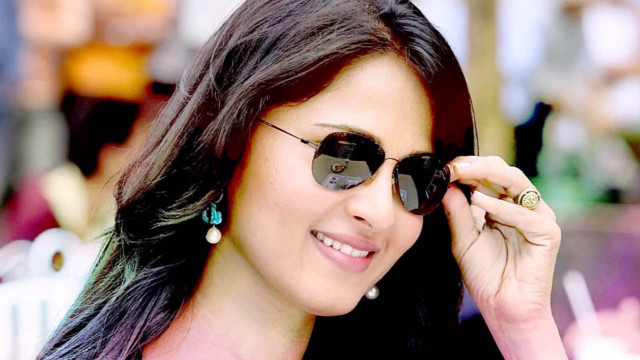 Woman sunglasses necklace smile hand free wallpaper - medium preview image