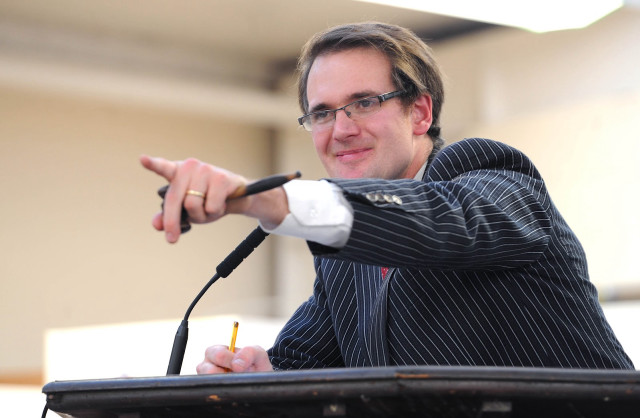 Man pointing podium pen microphone free wallpaper - medium preview image