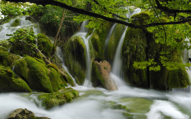 Waterfall mossy rocks flowing water free wallpaper - medium preview image