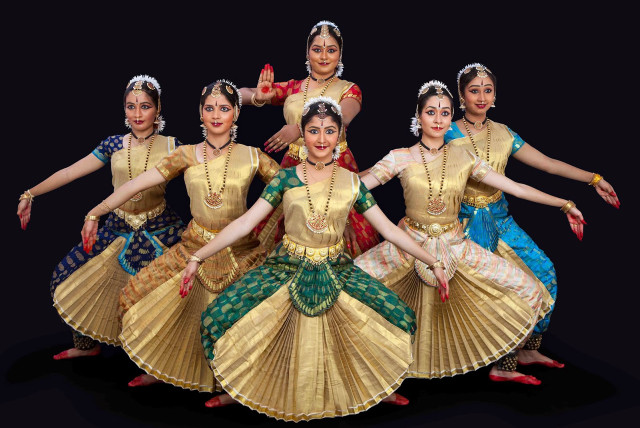 Indian dance costumes group posing free wallpaper - medium preview image