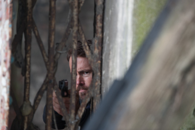 Man gun gated brick rusty free wallpaper - medium preview image