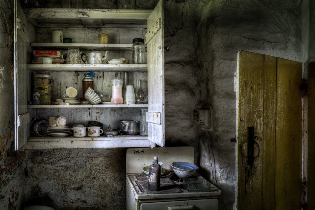 Kitchen stove cabinet dishes shelves free wallpaper - medium preview image