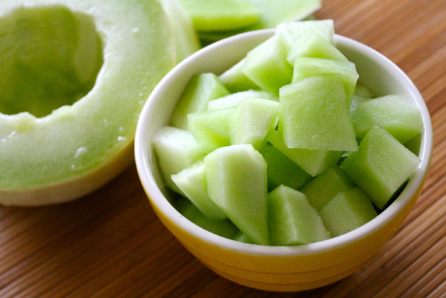 Sliced green apples bowl table free wallpaper - medium preview image