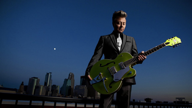 Man suit green guitar city free wallpaper - medium preview image